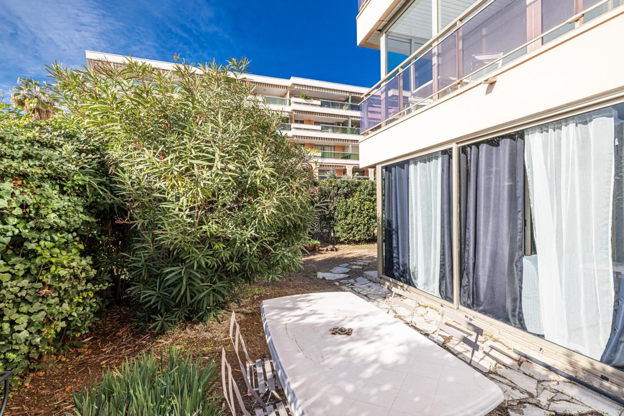 Le Globe Trotteur Apartment Saint-Laurent-du-Var Luaran gambar