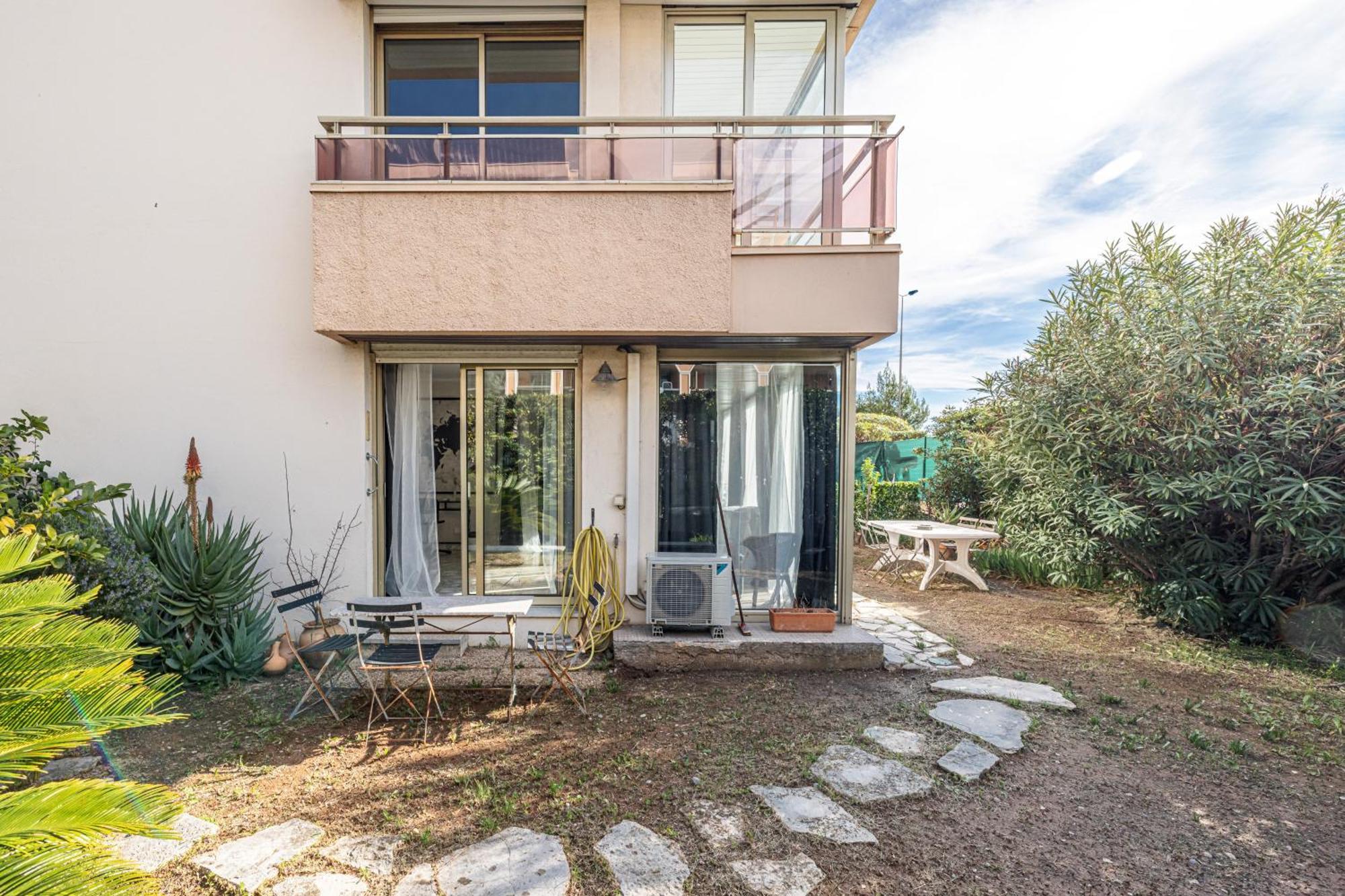 Le Globe Trotteur Apartment Saint-Laurent-du-Var Luaran gambar